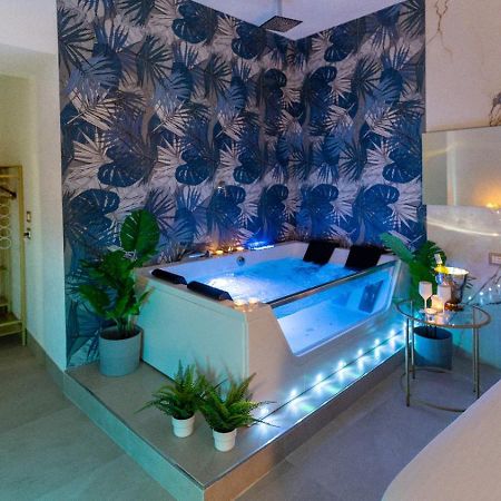 Mazzini Luxury Jacuzzy Suite Catánia Buitenkant foto
